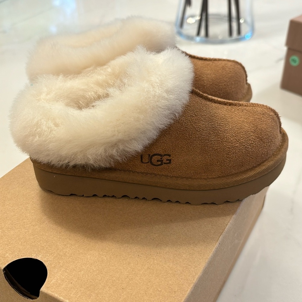 Brand new chestnut m moraene kids uggs with box size 10 USA-unisex